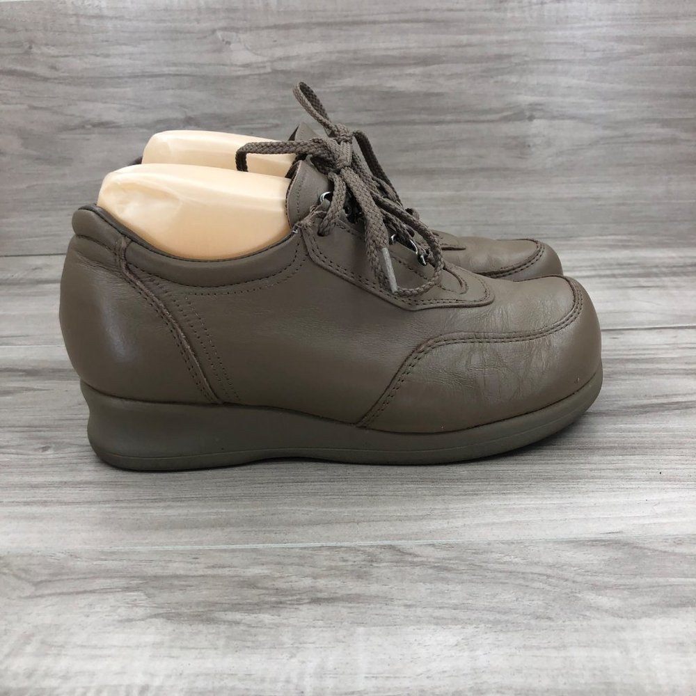 P.W. Minor Shoes Women's 5.5D/A Extra Depth Leather Walking Lace Up Sneaker